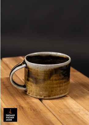 Handled cup from the Sälzer wood-fired kiln by Annette Pfister