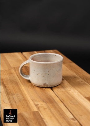 Handled cup from the Sälzer wood-fired kiln by Annette Pfister