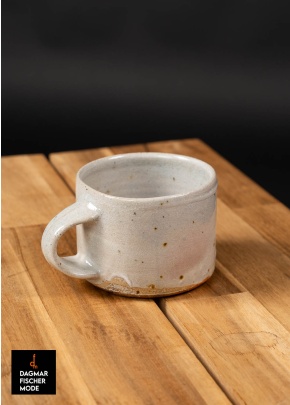 Handled cup from the Sälzer wood-fired kiln by Annette Pfister