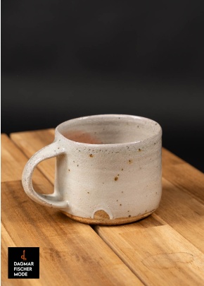 Handled cup from the Sälzer wood-fired kiln by Annette Pfister