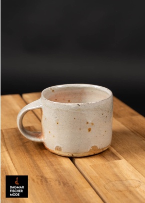 Handled cup from the Sälzer wood-firing kiln by Annette Pfister