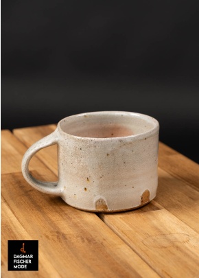 Handled cup from the Sälzer wood-fired kiln by Annette Pfister