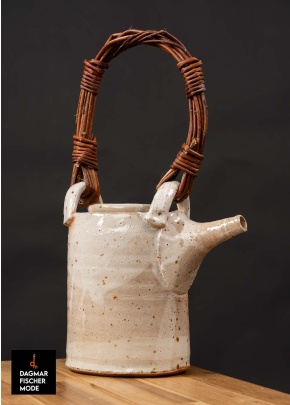 Teekanne aus dem SälzerHolzbrandOfen von Annette Pfister