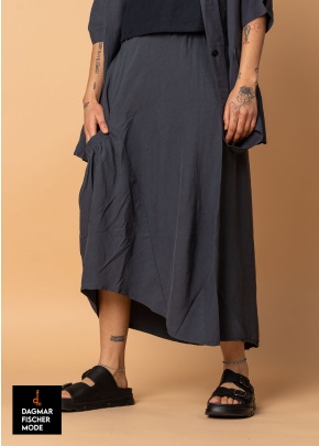 Legerer Rock von LURDES BERGADA in black & ink