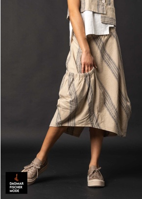 Legerer Rock von LURDES BERGADA in natural