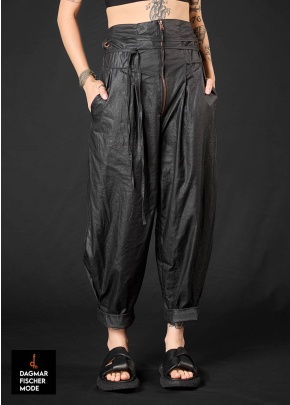 Hose VENGI von studiob3 in black coated