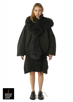Gesteppte Oversize-Daunenjacke von RUNDHOLZ DIP in black cloud