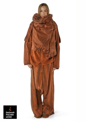 Jacke mit kastigem Schnitt von RUNDHOLZ DIP in henna cloud