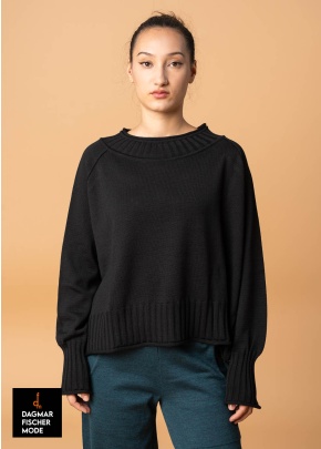 Knitted jumper with raglan sleeves by KHEI in black