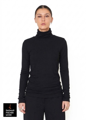 Rollkragenbluse von SORT AARHUS in black