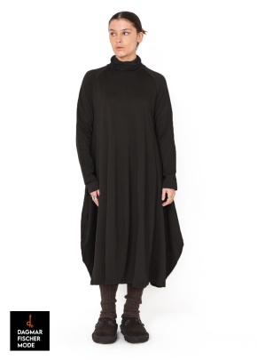 Raglan dress by SORT AARHUS in black
