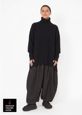 Long knitted blouse by SORT AARHUS in black