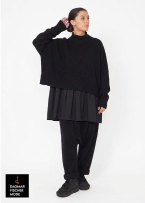 Wide Merino Poncho by SORT AARHUS in black
