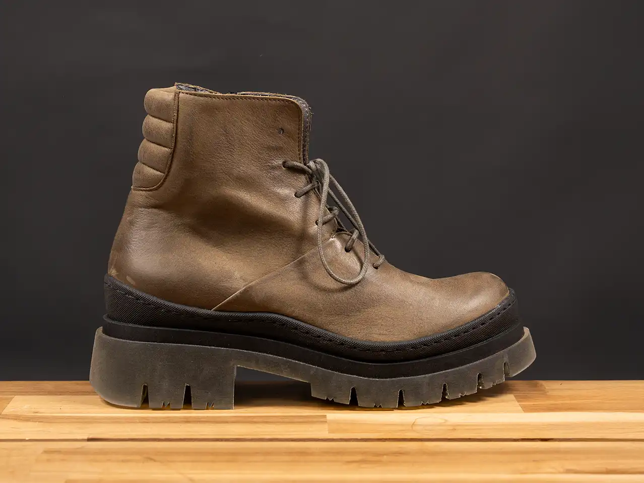 Samples_Schuhe_LOFINA_SS26_mobil